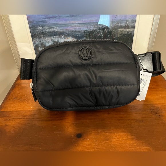 lululemon athletica Handbags - NWT Lululemon Everywhere Wonder Puff Belt Bag 1L BLACK puffy